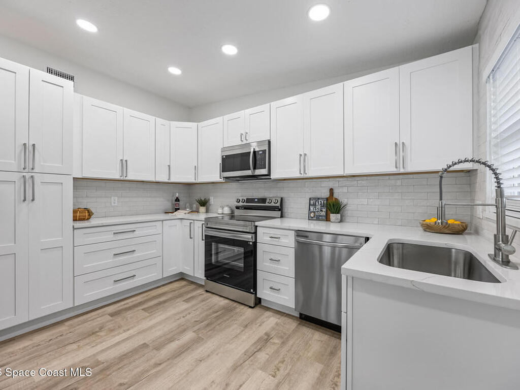 199 Oak Avenue, Cocoa Beach, FL 32931