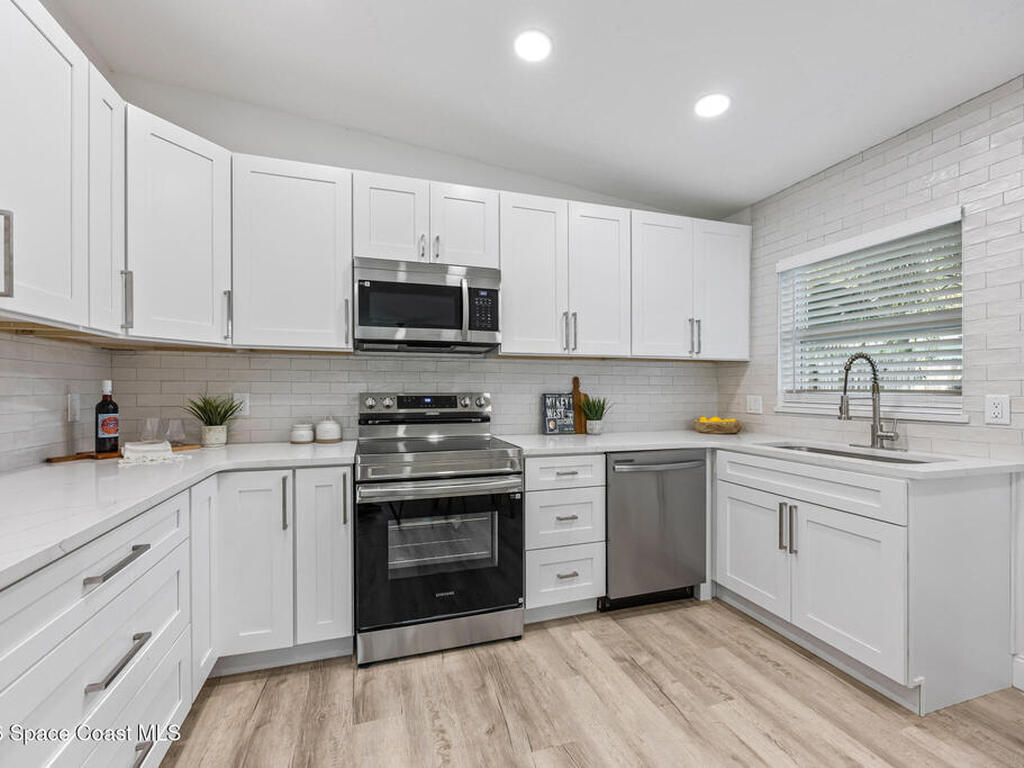 199 Oak Avenue, Cocoa Beach, FL 32931