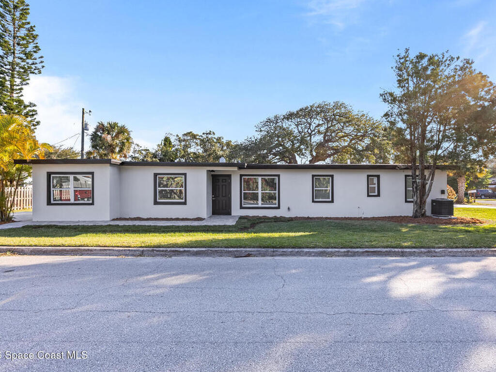 199 Oak Avenue, Cocoa Beach, FL 32931