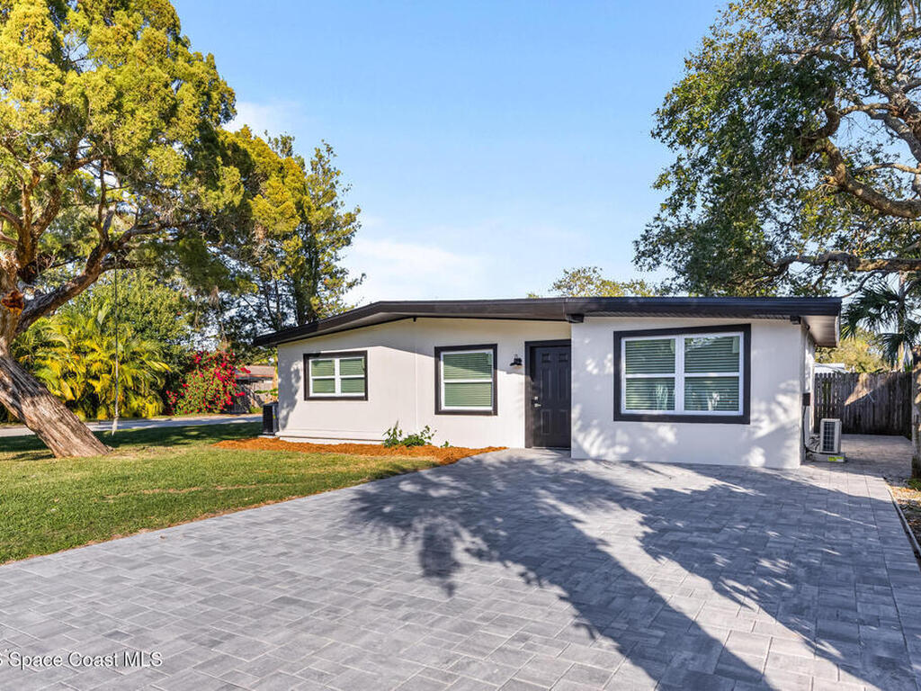 199 Oak Avenue, Cocoa Beach, FL 32931