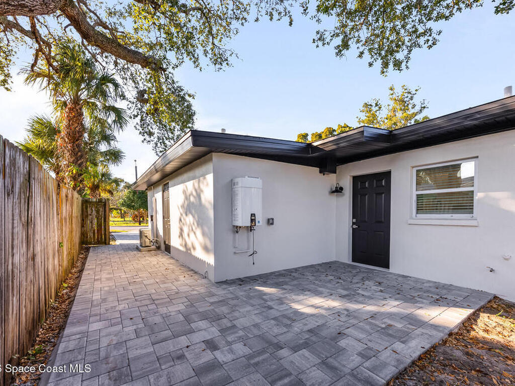 199 Oak Avenue, Cocoa Beach, FL 32931