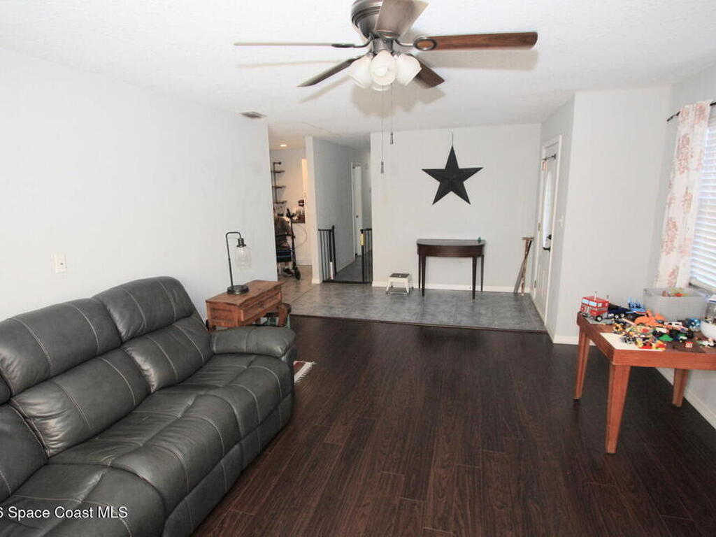 8205 93rd Avenue, Vero Beach, FL 32967