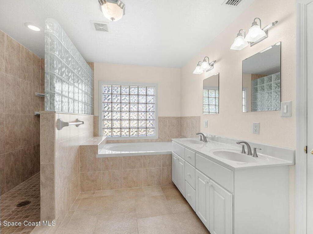 921 S Brevard Avenue, Cocoa Beach, FL 32931