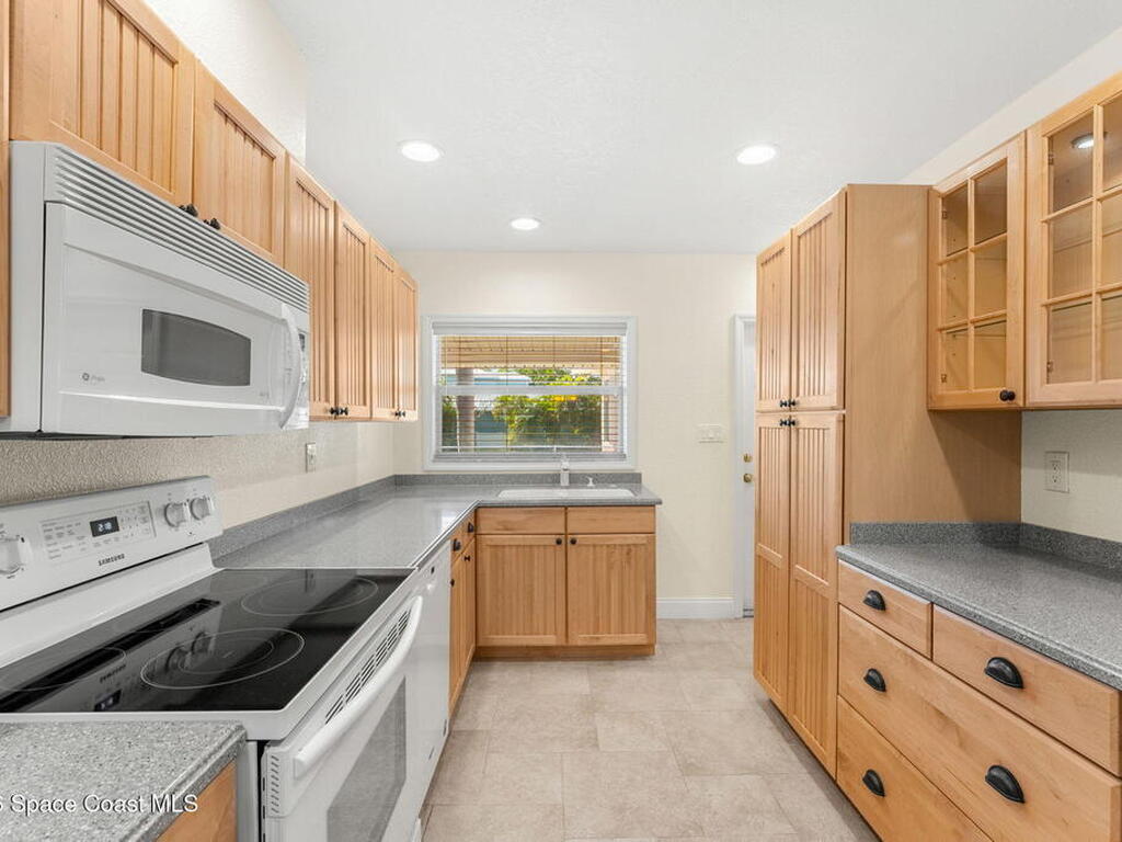 921 S Brevard Avenue, Cocoa Beach, FL 32931