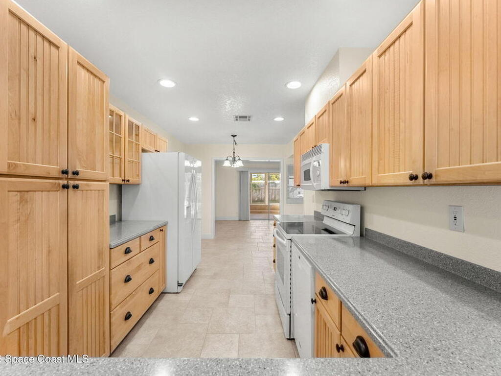 921 S Brevard Avenue, Cocoa Beach, FL 32931