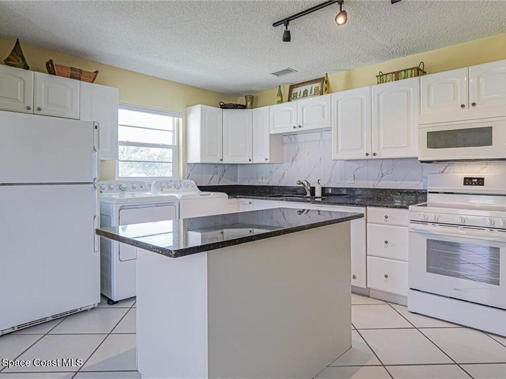 11 Vista Palm Lane, Vero Beach, FL 32962