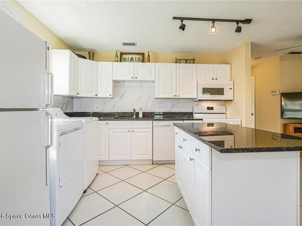 11 Vista Palm Lane, Vero Beach, FL 32962