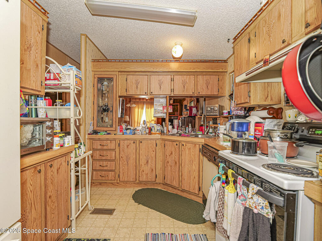 37 Sapphire Street, Melbourne, FL 32904