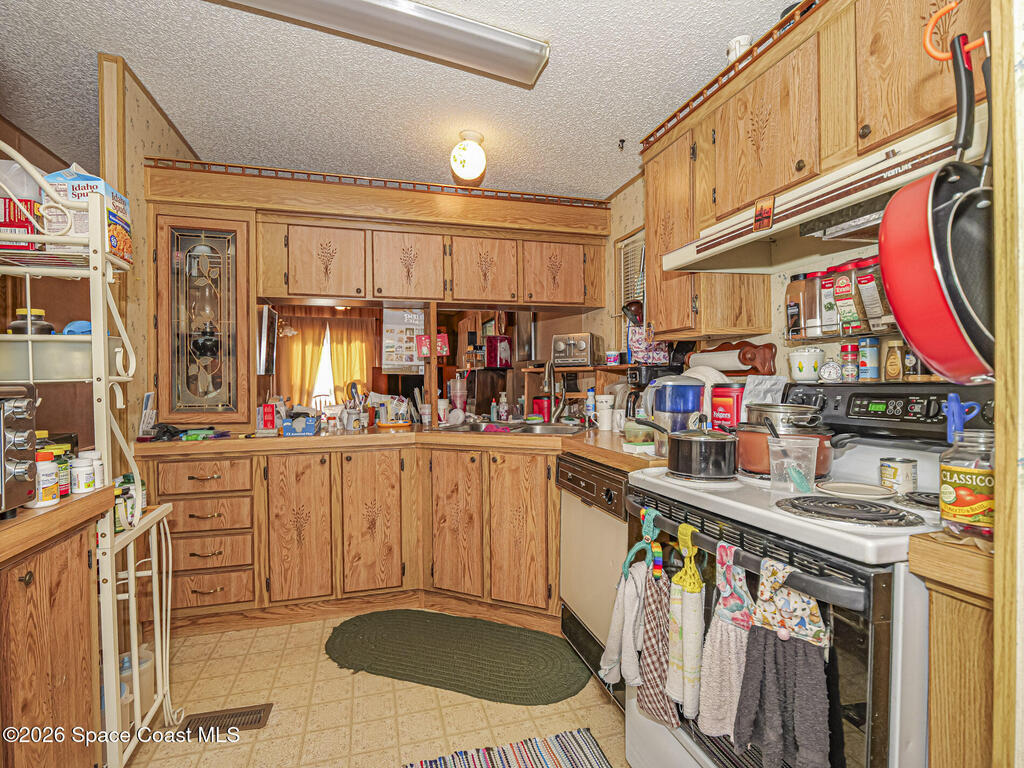 37 Sapphire Street, Melbourne, FL 32904