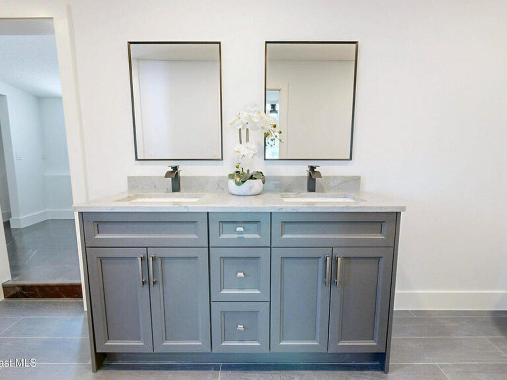 807 W Central Boulevard, Cape Canaveral, FL 32920