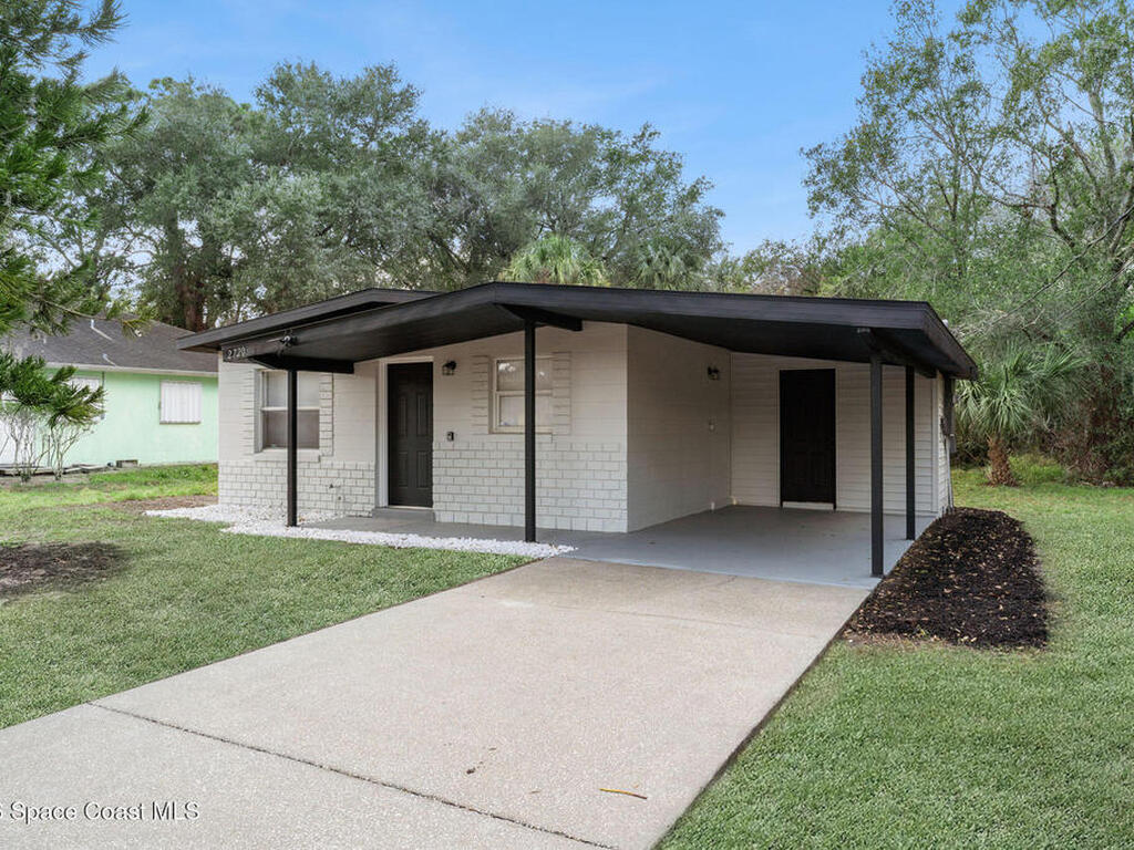 2720 Pineapple Avenue, Mims, FL 32754