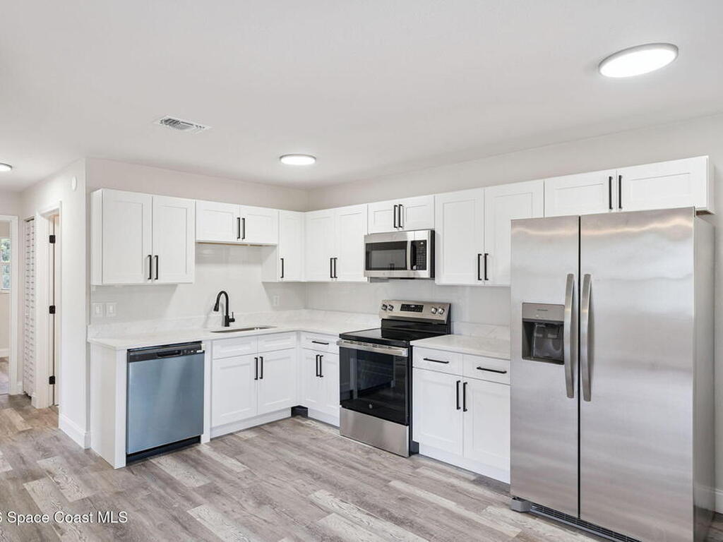 2720 Pineapple Avenue, Mims, FL 32754