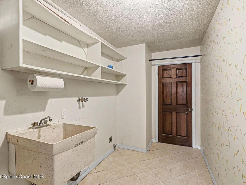 214 Via De La Reina, Merritt Island, FL 32953