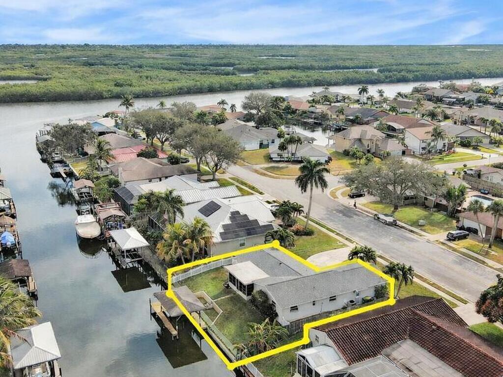 214 Via De La Reina, Merritt Island, FL 32953