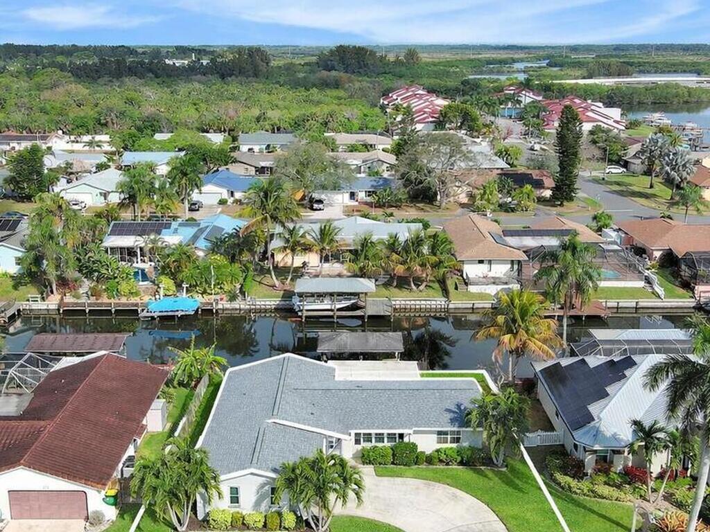 214 Via De La Reina, Merritt Island, FL 32953