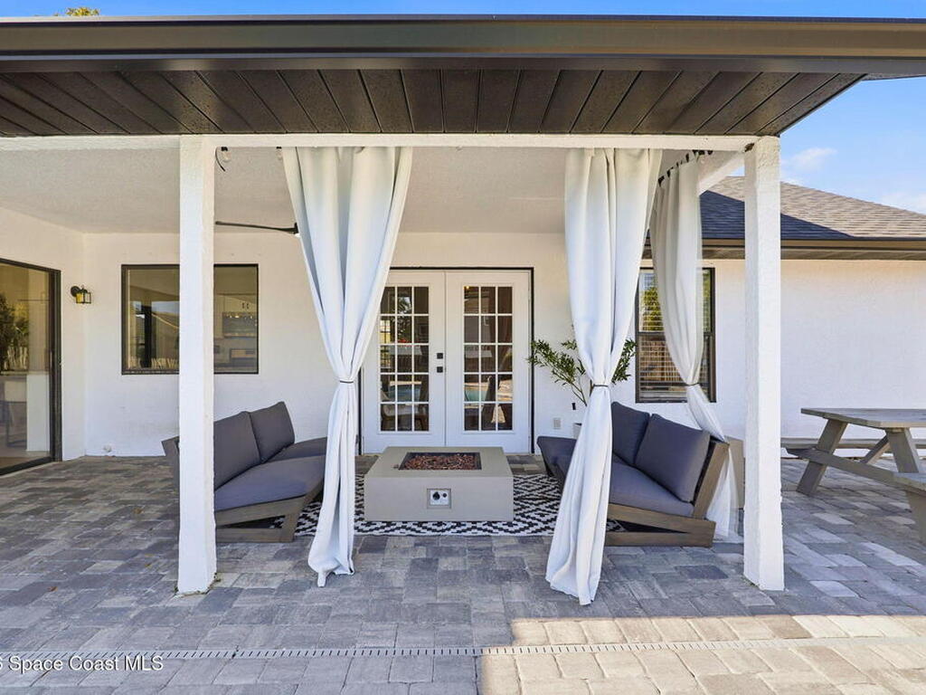 2420 Bent Pine Street, Melbourne, FL 32935