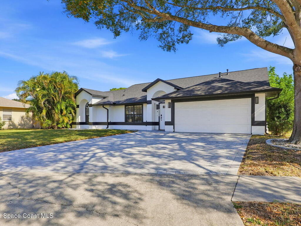 2420 Bent Pine Street, Melbourne, FL 32935