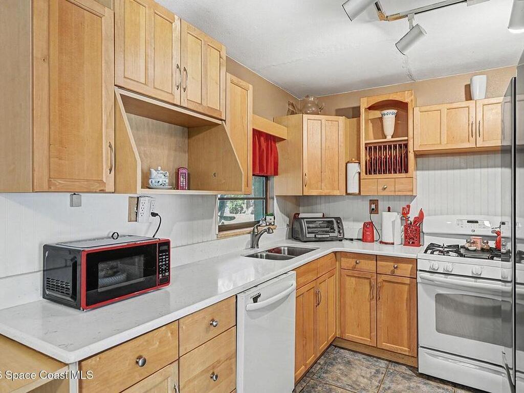 972 Garfield Street, Melbourne, FL 32935