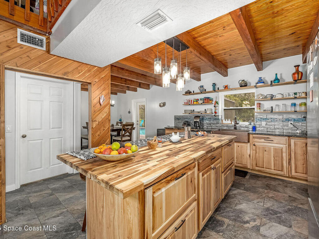 5000 Gandy Road, Mims, FL 32754