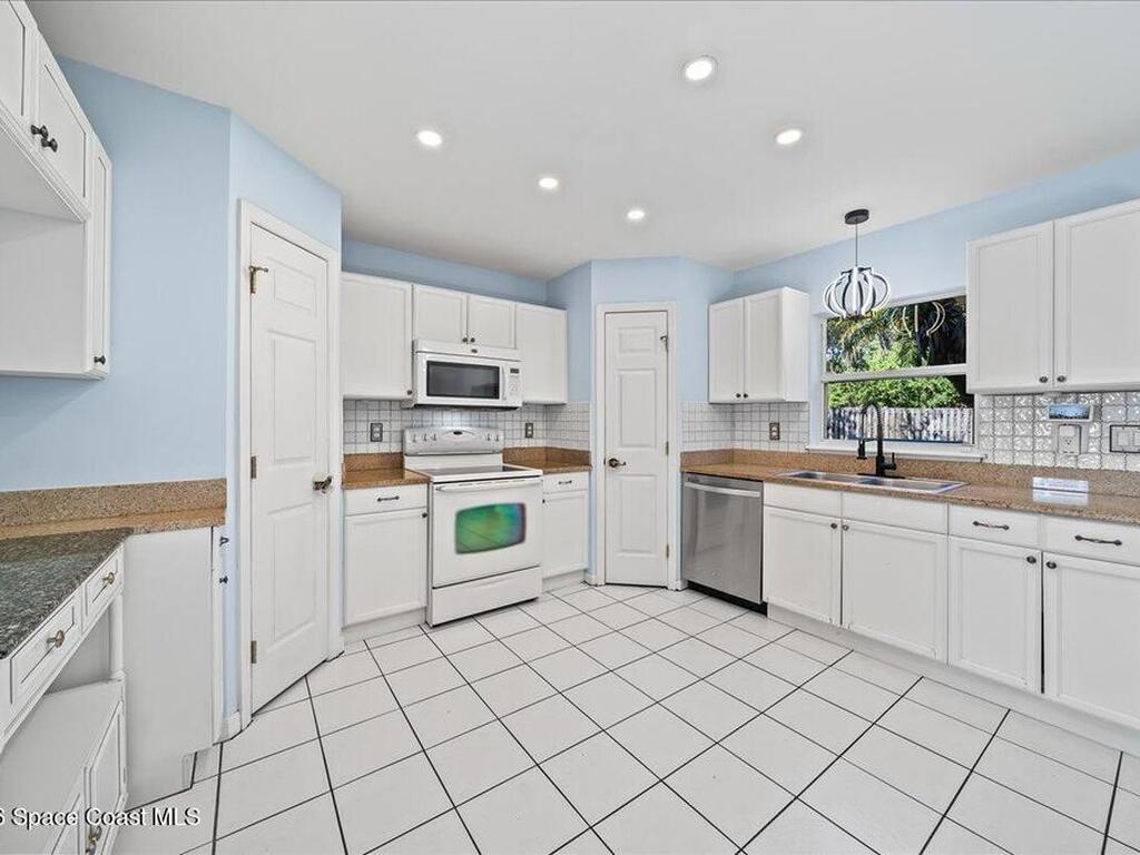 1640 Vista Lake Circle, Melbourne, FL 32904