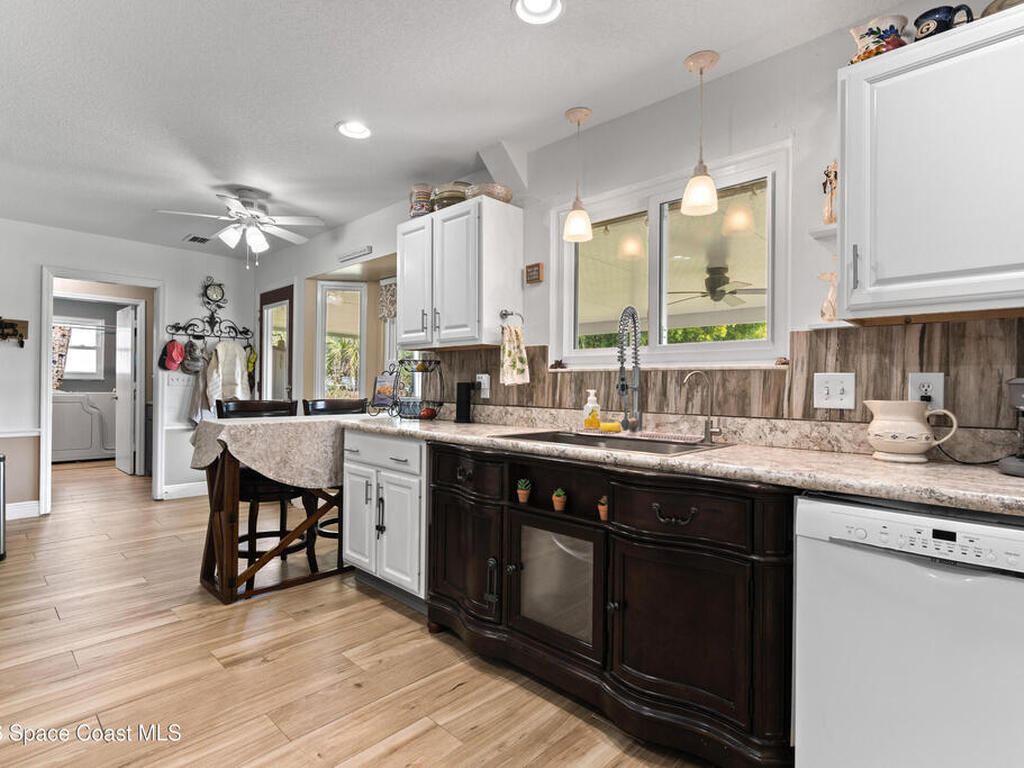 1985 Flashy Lane, Malabar, FL 32950