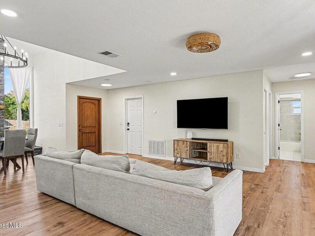 1315 Coventry Circle, Melbourne, FL 32904