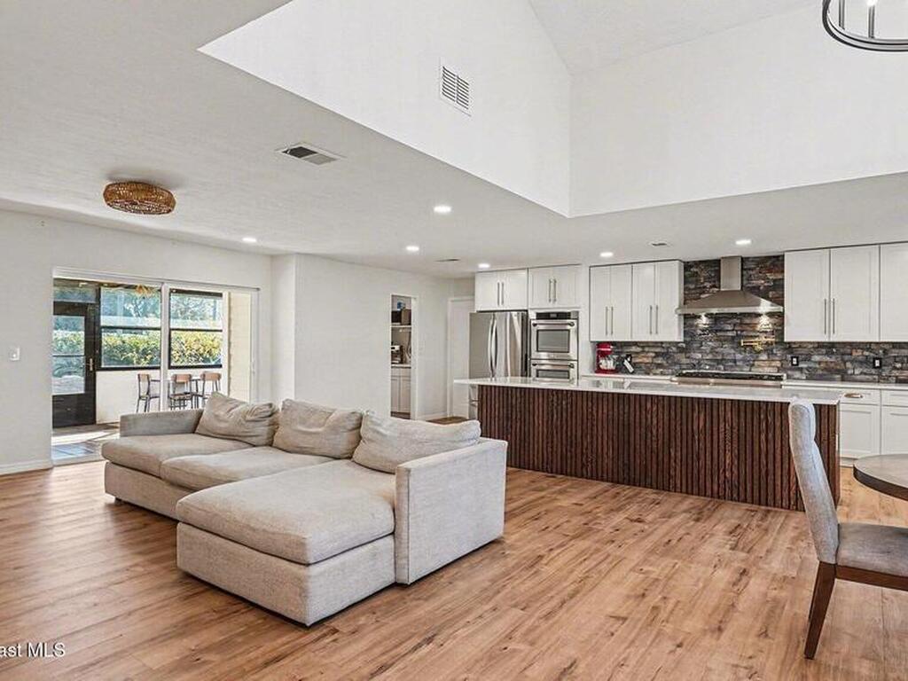 1315 Coventry Circle, Melbourne, FL 32904