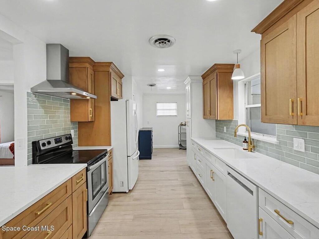 735 Ixora Drive, Melbourne, FL 32935