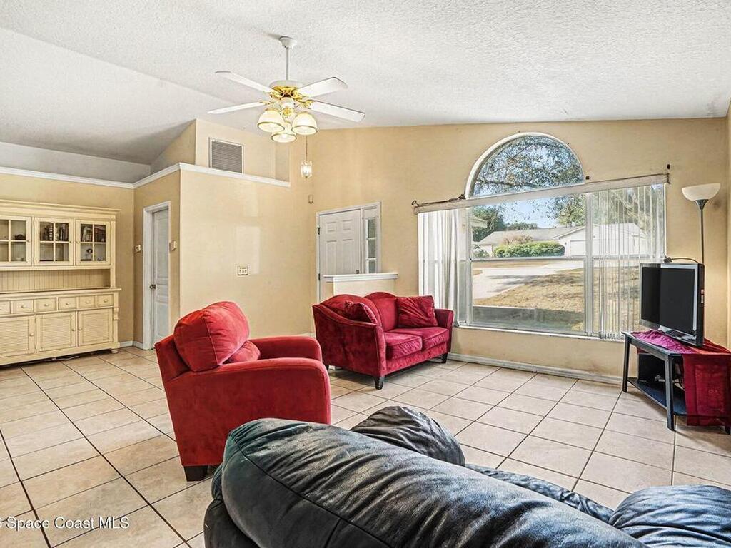 10258 Joanies Run, Leesburg, FL 34748