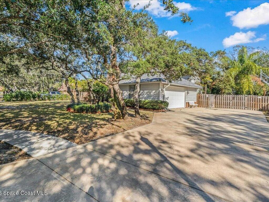 594 Hummingbird Drive, Indialantic, FL 32903