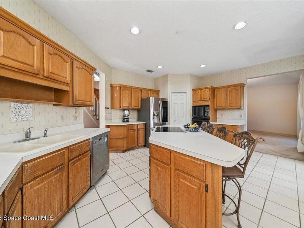 594 Hummingbird Drive, Indialantic, FL 32903