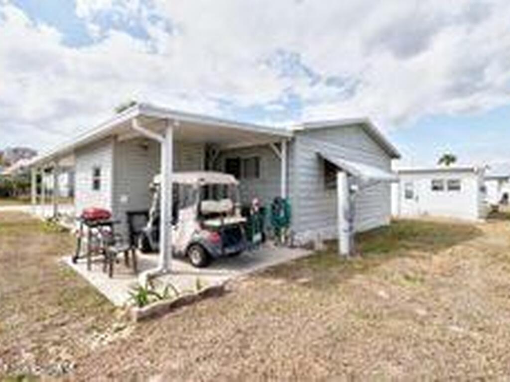 807 W Wren Circle, Barefoot Bay, FL 32976