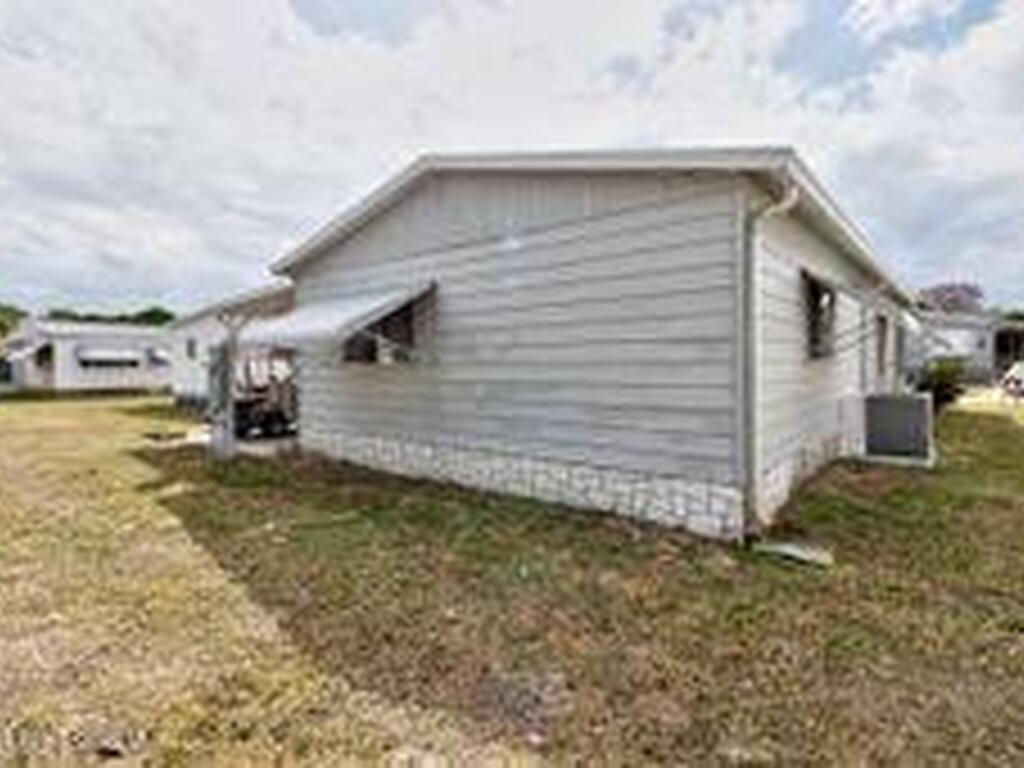 807 W Wren Circle, Barefoot Bay, FL 32976