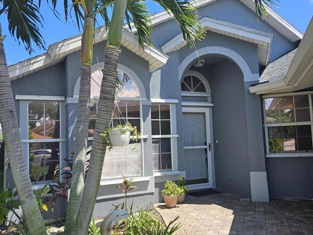 3904 Saint Armens Circle, Melbourne, FL 32934