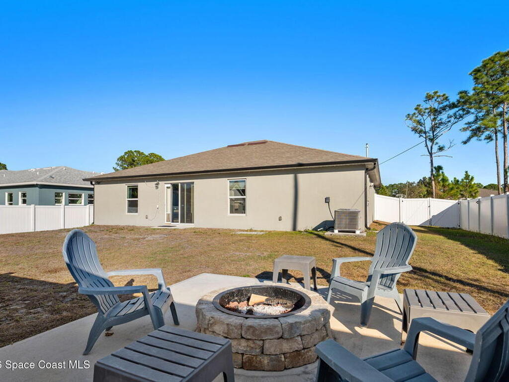 714 Daysland Avenue, Palm Bay, FL 32908
