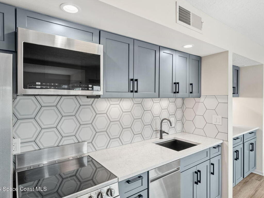 1209 E New Haven Avenue, Melbourne, FL 32901