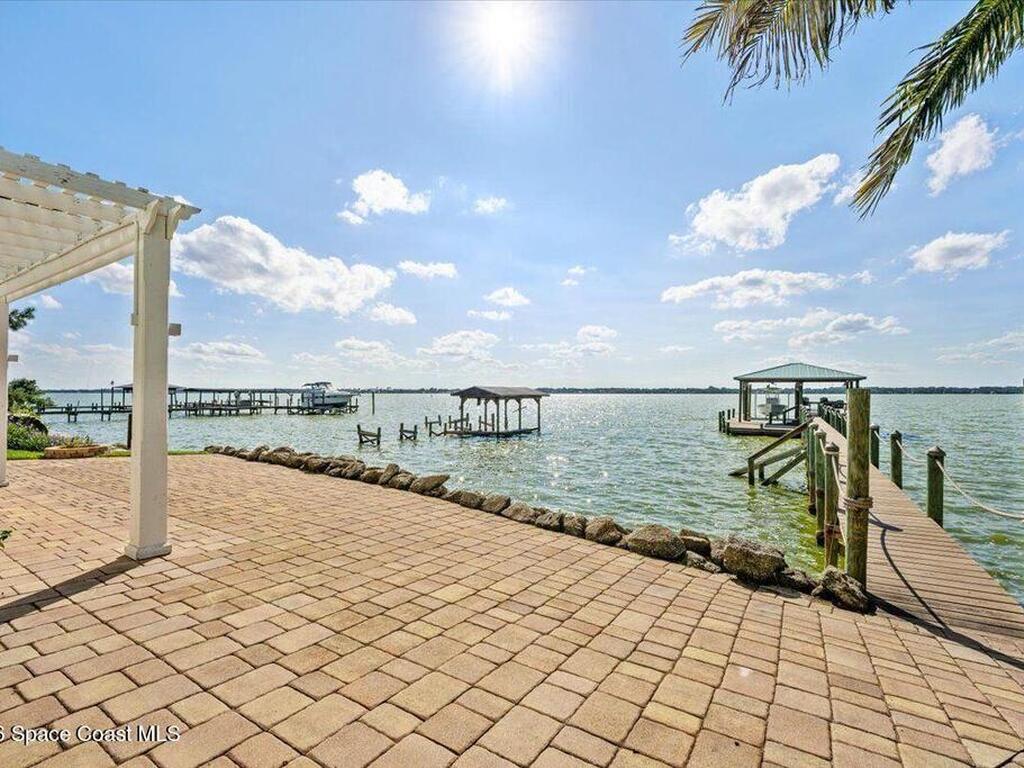 2555 S Tropical Trail, Merritt Island, FL 32952