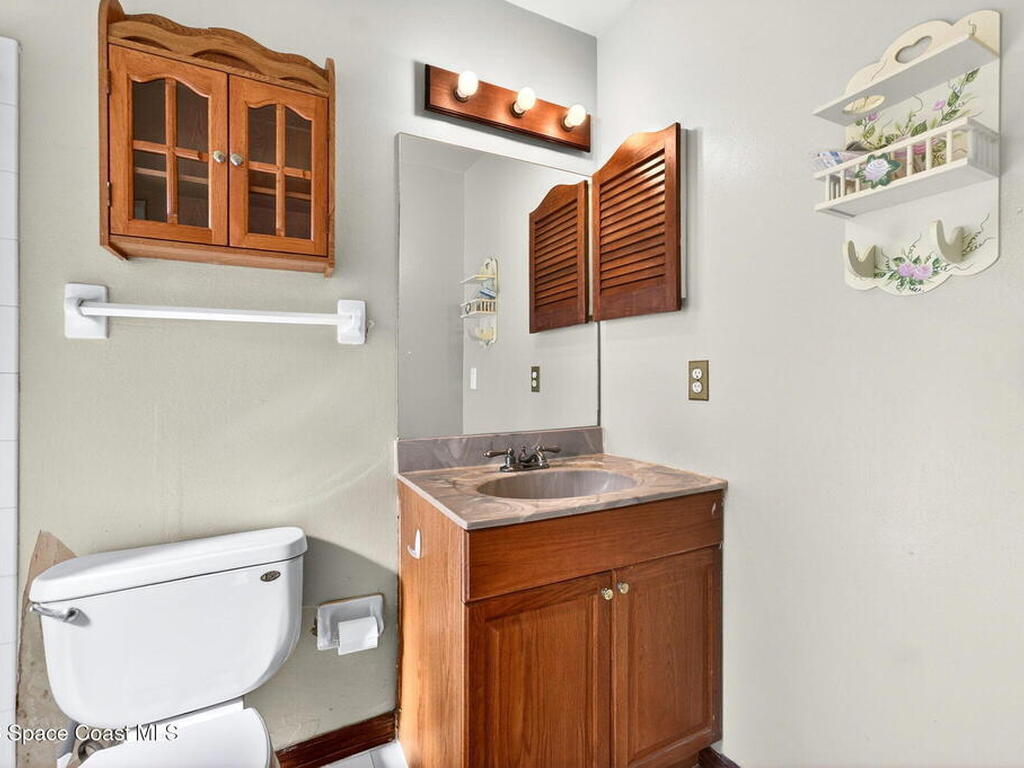 1233 Ach Court, Palm Bay, FL 32907