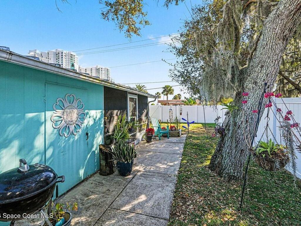 302 Riverside Drive, Holly Hill, FL 32117