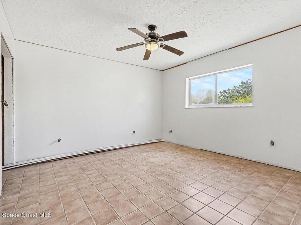 4950 Country Place, Grant, FL 32949