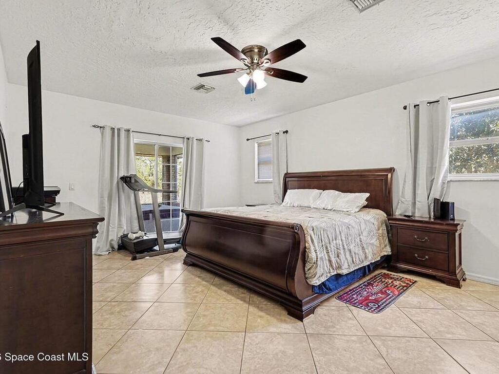 4950 Country Place, Grant, FL 32949