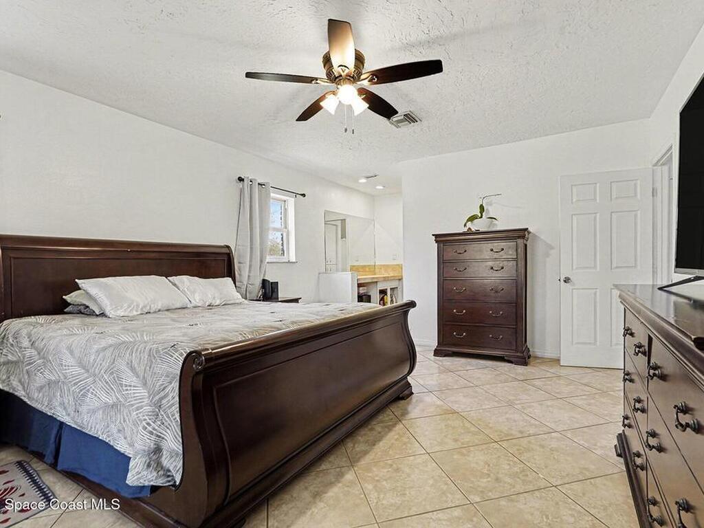 4950 Country Place, Grant, FL 32949