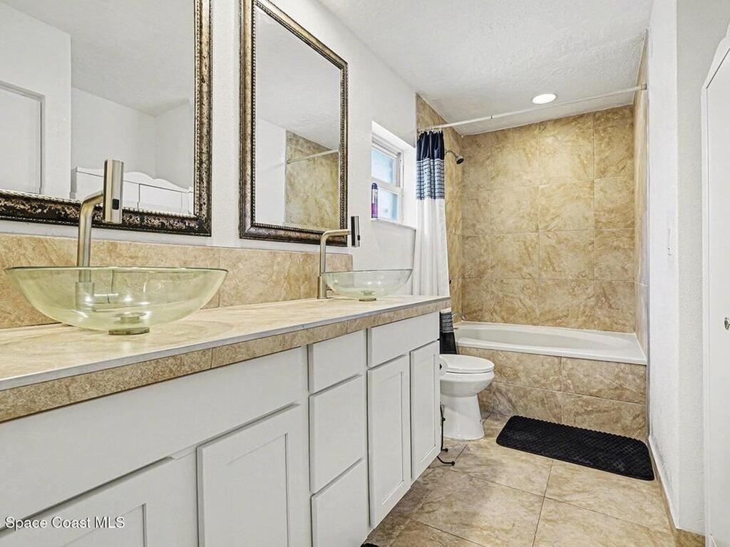 4950 Country Place, Grant, FL 32949