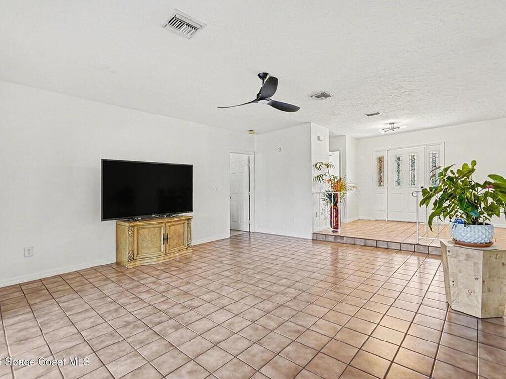 4950 Country Place, Grant, FL 32949