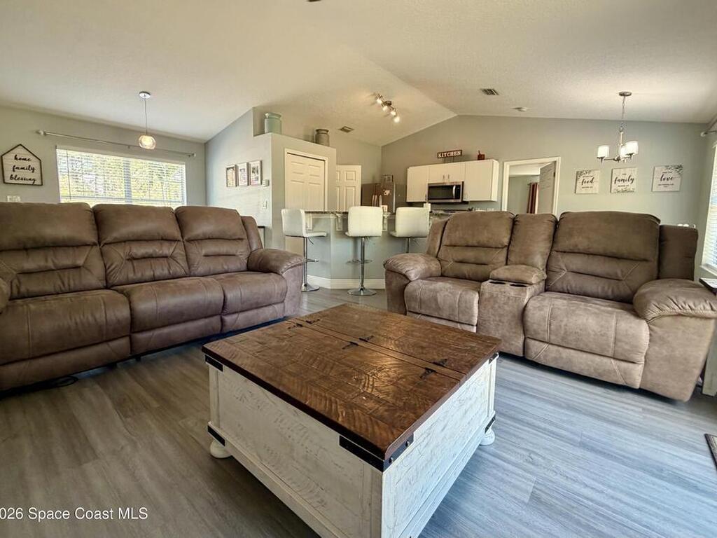 8425 94th Avenue, Vero Beach, FL 32967