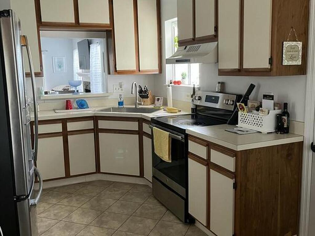 4822 Lake Waterford Way, Melbourne, FL 32901