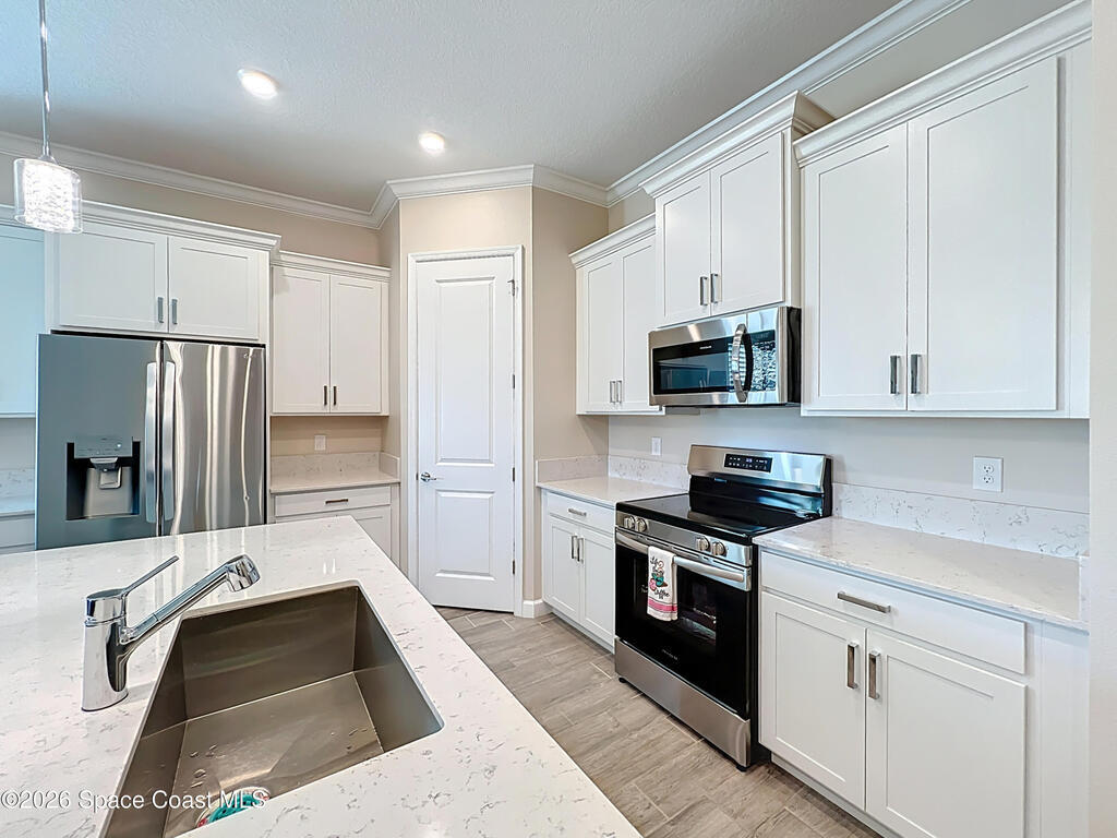 821 Antibes Court, Palm Bay, FL 32907