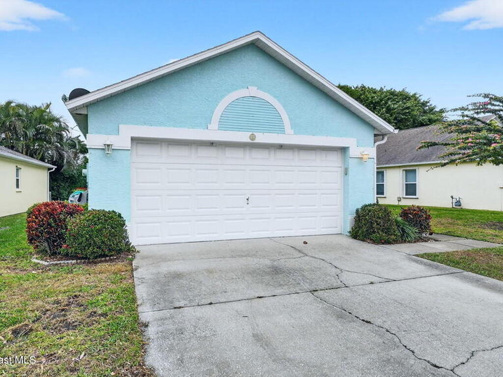 934 Pine Creek Circle, Palm Bay, FL 32905