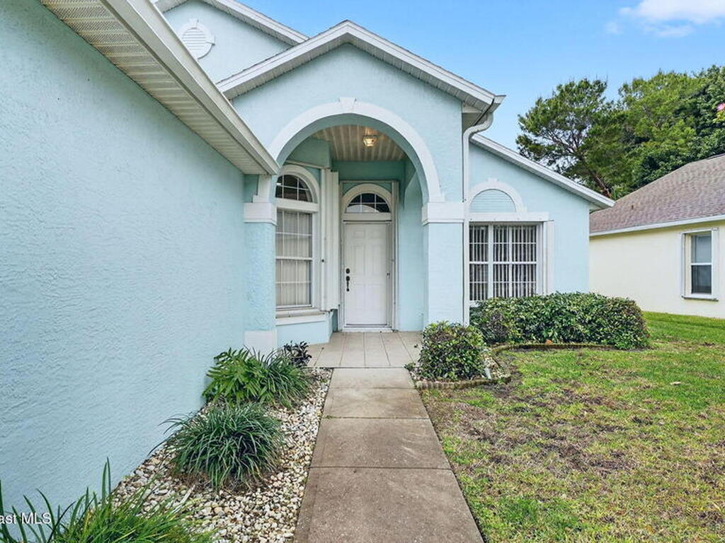 934 Pine Creek Circle, Palm Bay, FL 32905