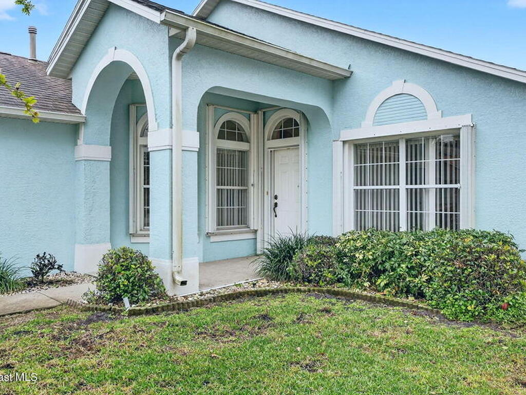 934 Pine Creek Circle, Palm Bay, FL 32905